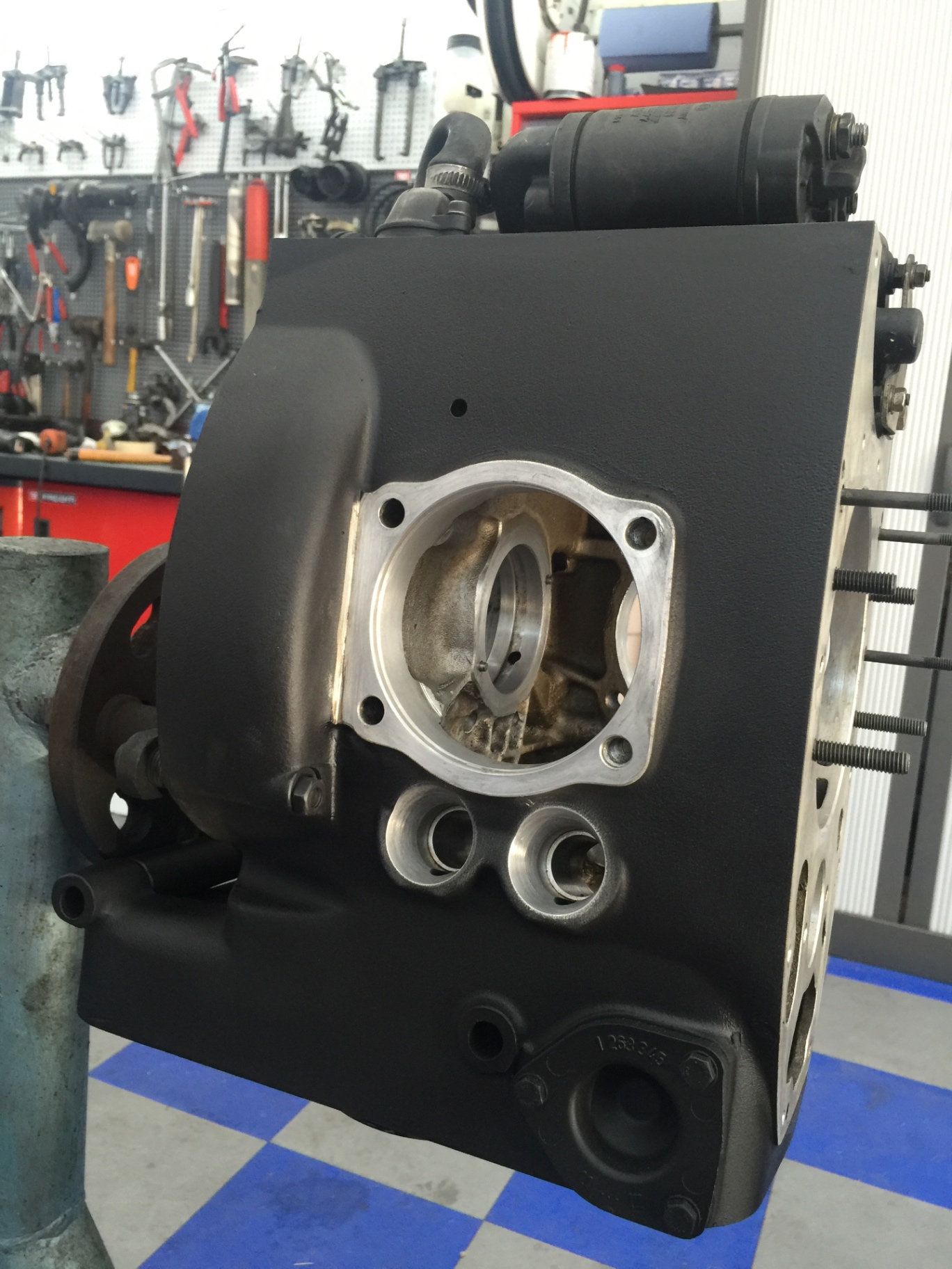 Detalle motor — cilindros desmontados