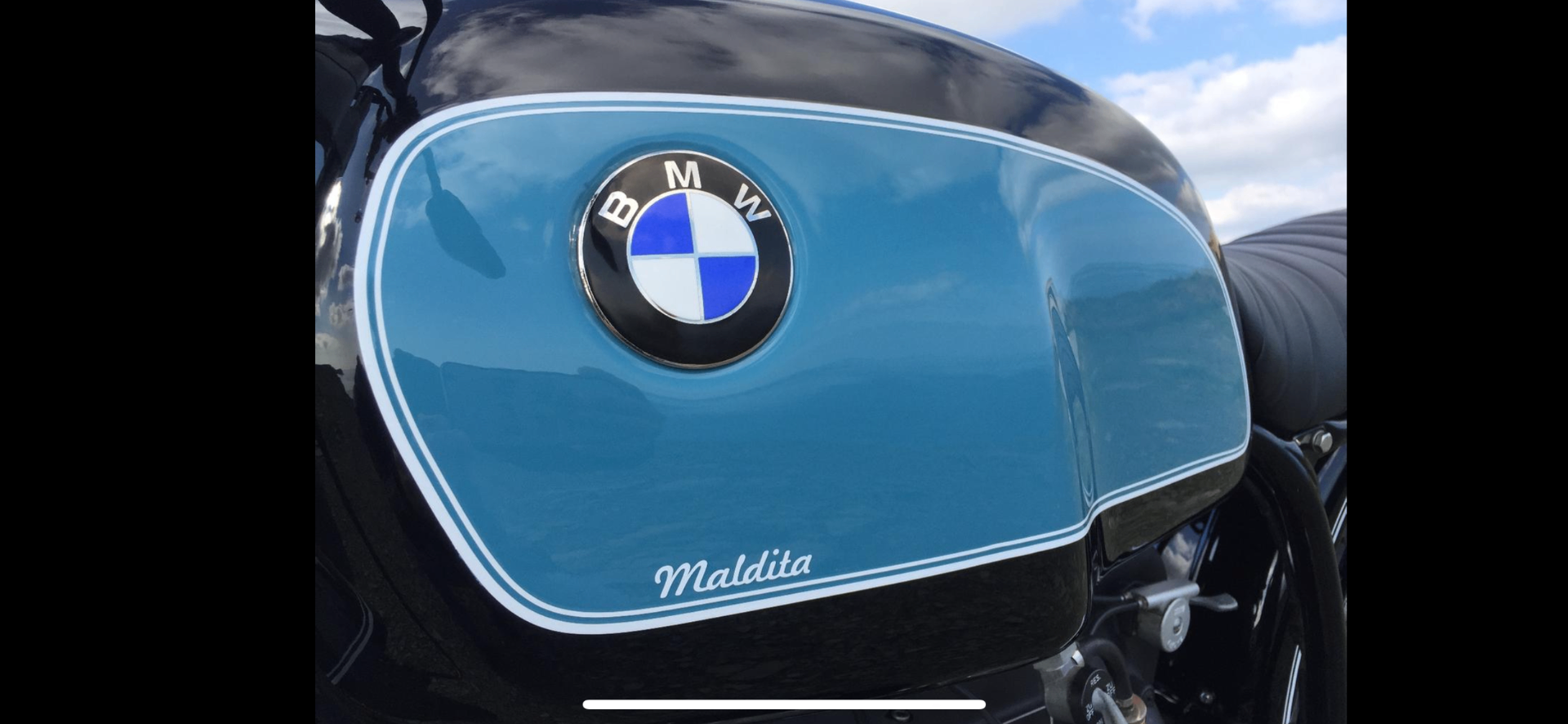 Logotipo Maldita en el depósito