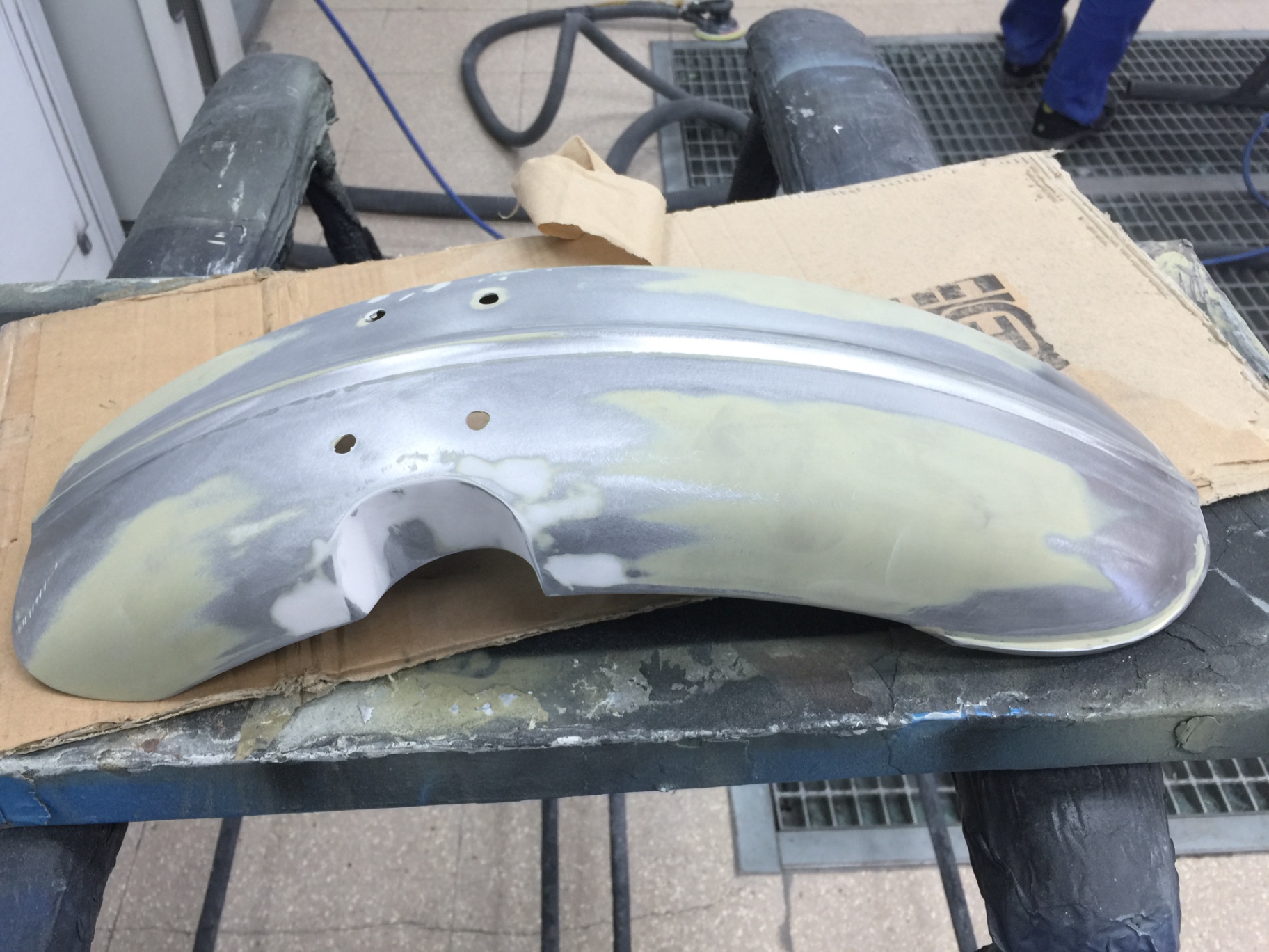 Guardabarros delantero en proceso